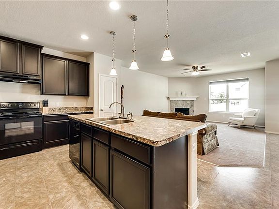 4th image of 9188 Blackstone Dr