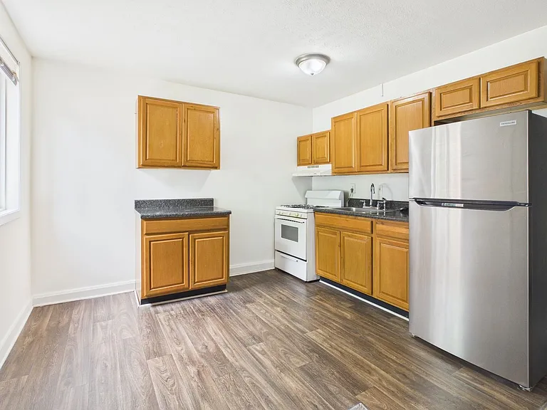 Forest Square Apartments — Photo 28