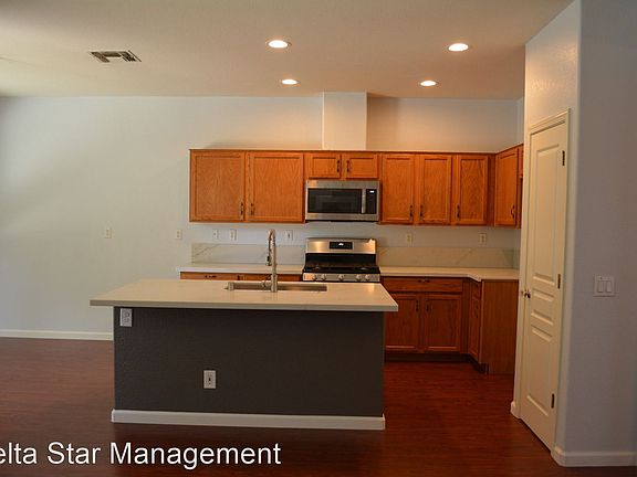 3rd image of 280 Saint Lucia Way