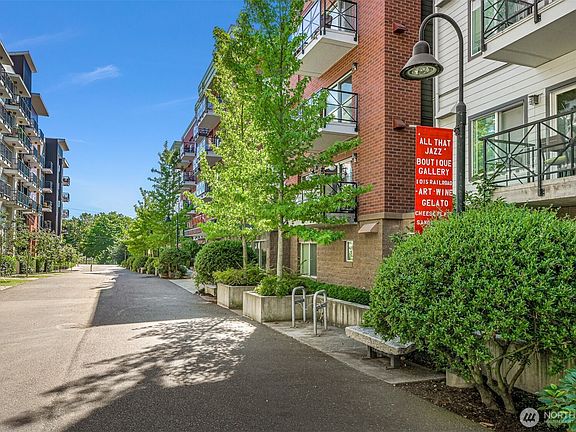 4th image of 1015 Railroad Avenue #512