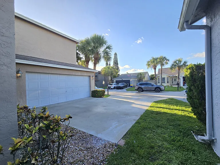 8598 Kimble Way — Photo 2