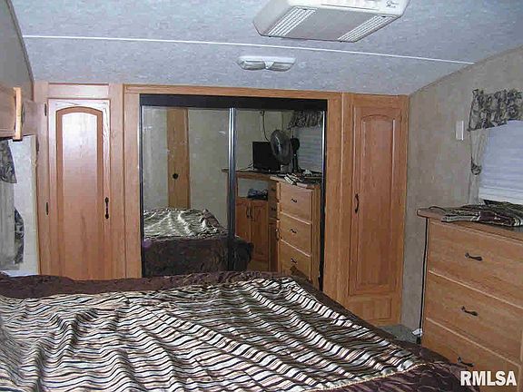 5th image of 195 Holland Ln