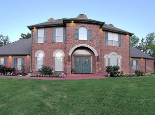 8900 Oakmont Valley Dr, Oklahoma City, OK 73131