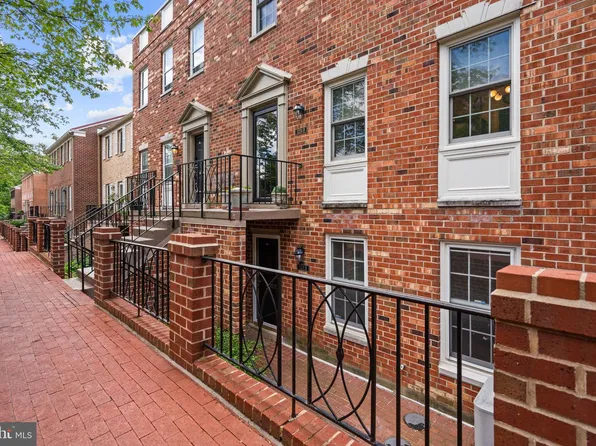 3231 Sutton Pl NW APT D, Washington, DC 20016