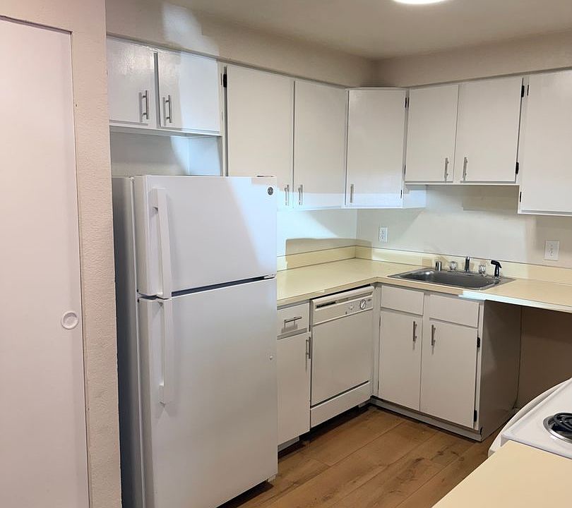 1st image of 1471 Moore St APT 11