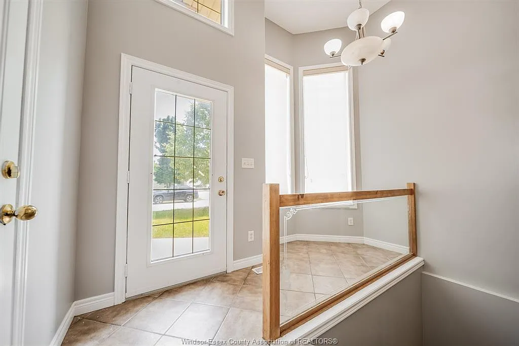 4 bed, $2,900 — Photo 3