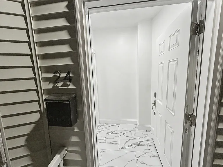 24 Saint Mary St — Photo 37
