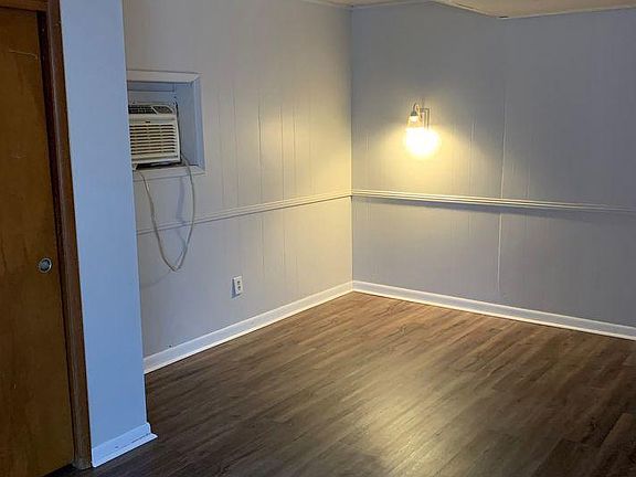 3rd image of 6114 Hillside Ave