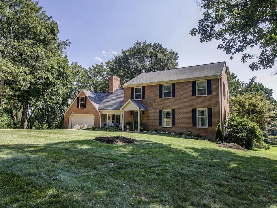 1st image of 7620 Countrywood Dr