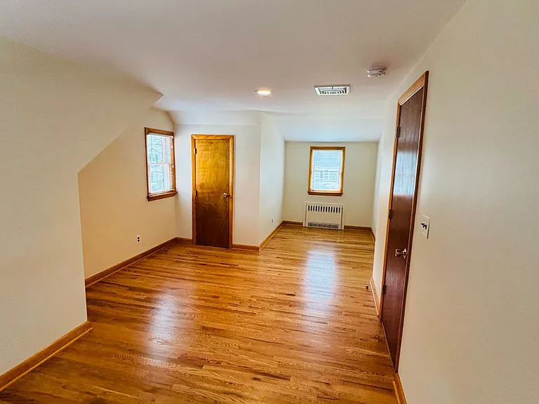 20 Union Ave — Photo 16