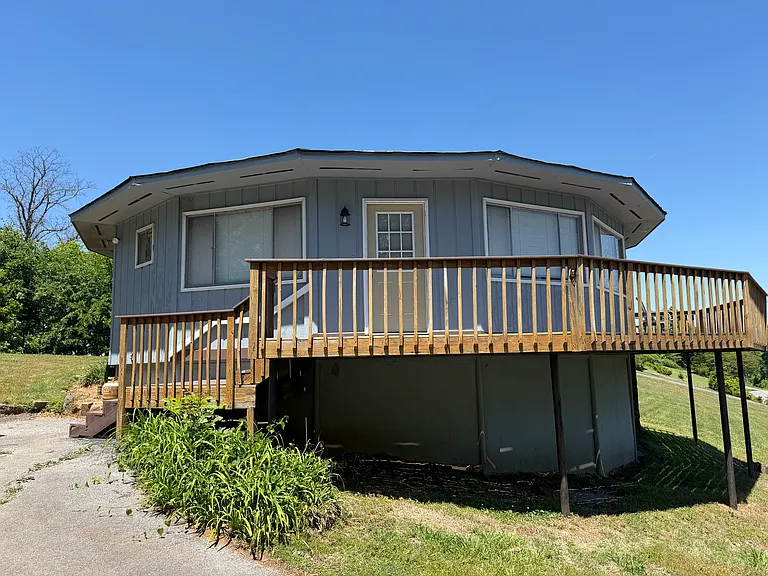 1715 Clearview Dr — Photo 4