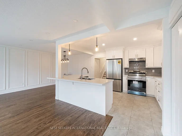24 Thorncrest Rd — Photo 3