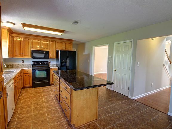 5th image of 428 Barrington Hills Dr