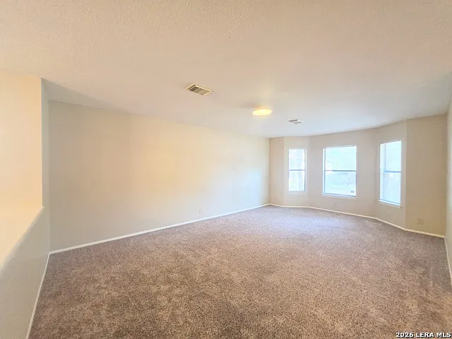 4 bed, 2.5 bath, 3496 sqft, $2,700 — Photo 4