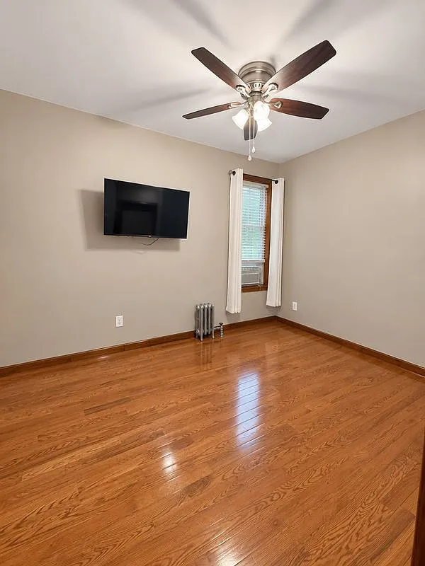 3 bed, 1.0 bath, 1208 sqft, $1,950 — Photo 3