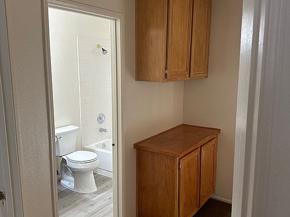 2nd image of 1727 E Norberry St