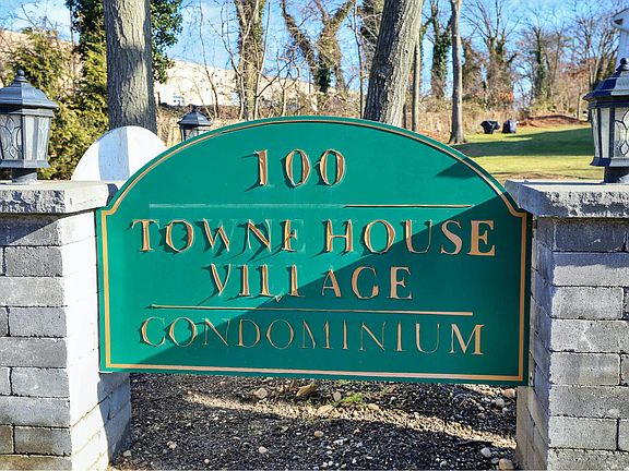2nd image of 725 Towne House Vlg #0