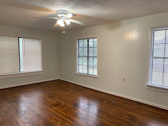 4th image of 1301 Foster Ave