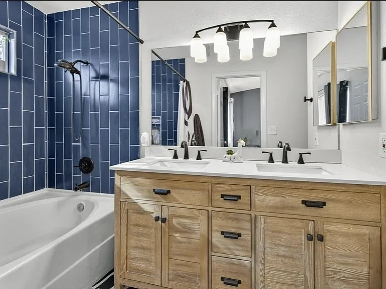 2823 Mayfair Ave — Photo 6