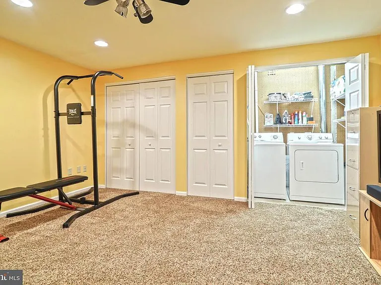 2723 Foxshire Dr — Photo 18