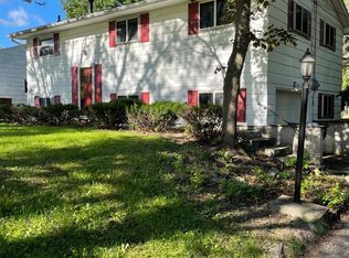 59 Kenwick Dr, Rochester, NY 14623