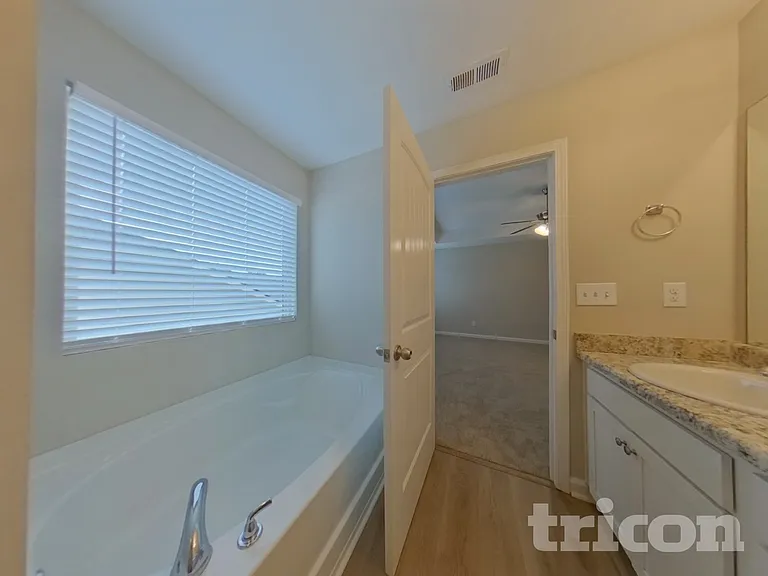418 Daffodil Dr — Photo 9