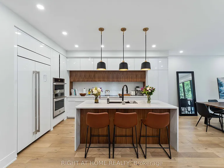 187 Carleton Ave — Photo 10