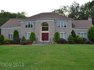 16 Hutton Dr, Mahwah, NJ 07430