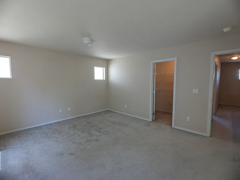 38 Dr SE — Photo 10