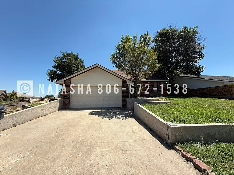 1332 Montclair Dr — Photo 2