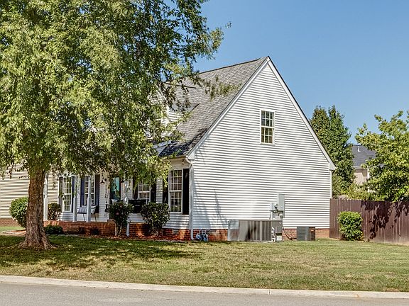 3rd image of 1126 Summerville Cir