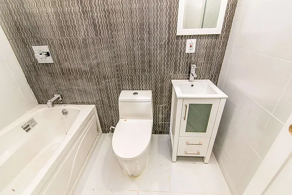 Rented by Nooklyn NYC LLC | media 18