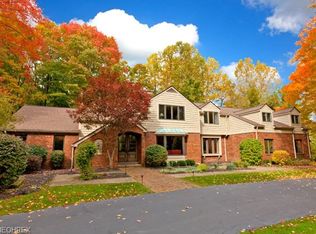 17675 Stockton Ln, Chagrin Falls, OH 44023