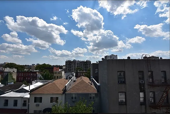 Rented by Elite NY Holdings | media 43