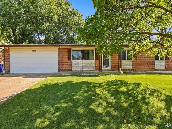 3248 Greenbridge Dr, Bridgeton, MO 63044
