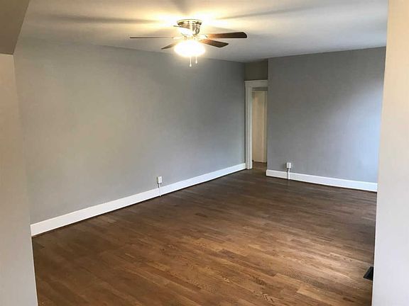 4th image of 2071 Lawrence Ave