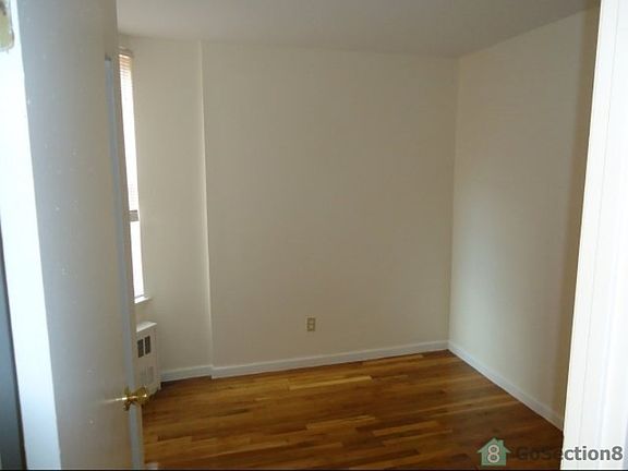 5th image of 345 Cypress Ave APT 4B