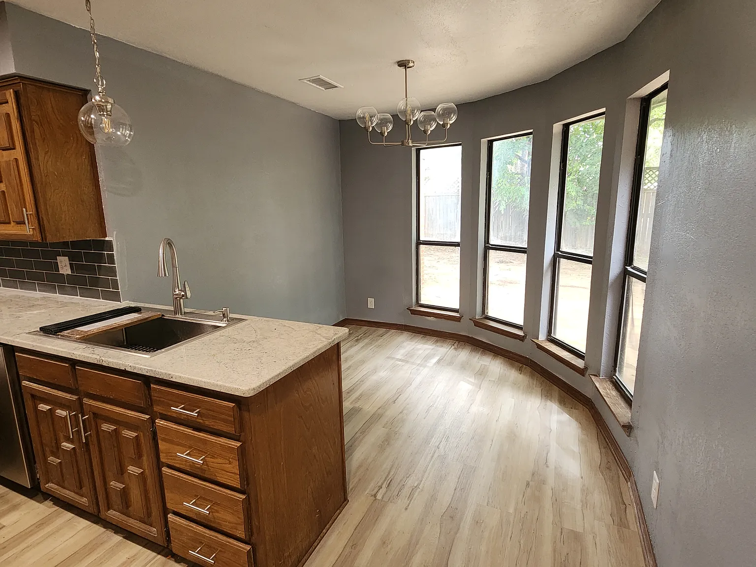 3 bed, 1716 sqft, $2,400 — Photo 3