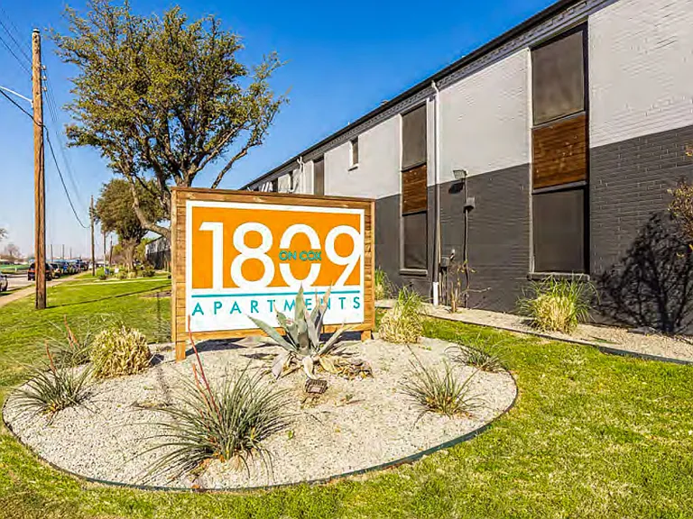 1809 on Cox Apartments — Photo 3