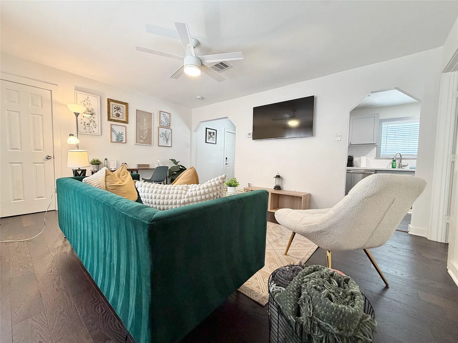 1 bed, 1.0 bath, 900 sqft, $2,350 — Photo 3