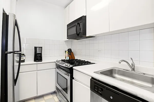 Rented by Douglas Elliman | media 2