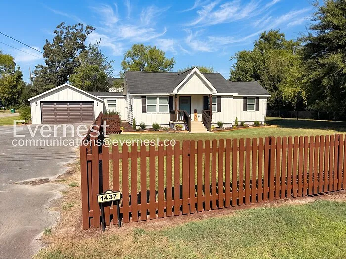 4 bed, 3.0 bath, 1960 sqft, $2,145 — Photo 2