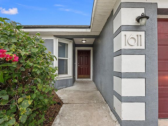 2nd image of 1611 SW Glacador Avenue