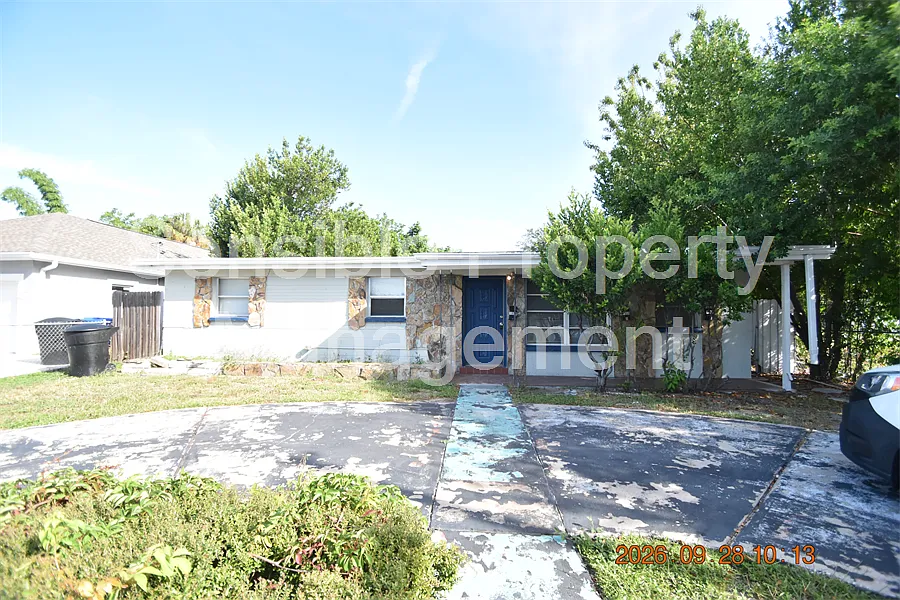 3 bed, 1044 sqft, $1,795 — Photo 1