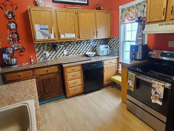2nd image of 303 Ely St