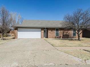 4204 Ridgeway Dr, Plainview, TX 79072