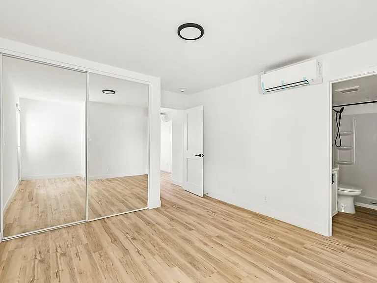 The Crest |NEWLY Renovated Studios, Lofts, 1, 2 & 3 Bedroom Homes Near the Beach — Photo 87