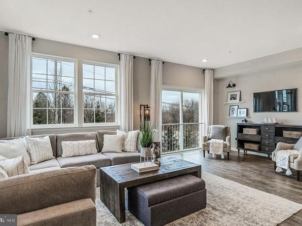 1128 Meadowlark Dr