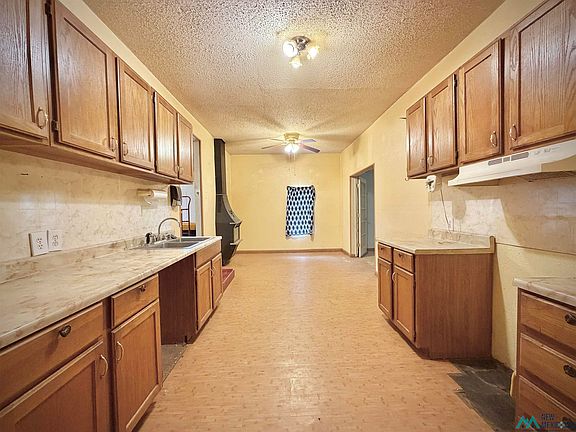 4th image of 1101 W Tyler Ave