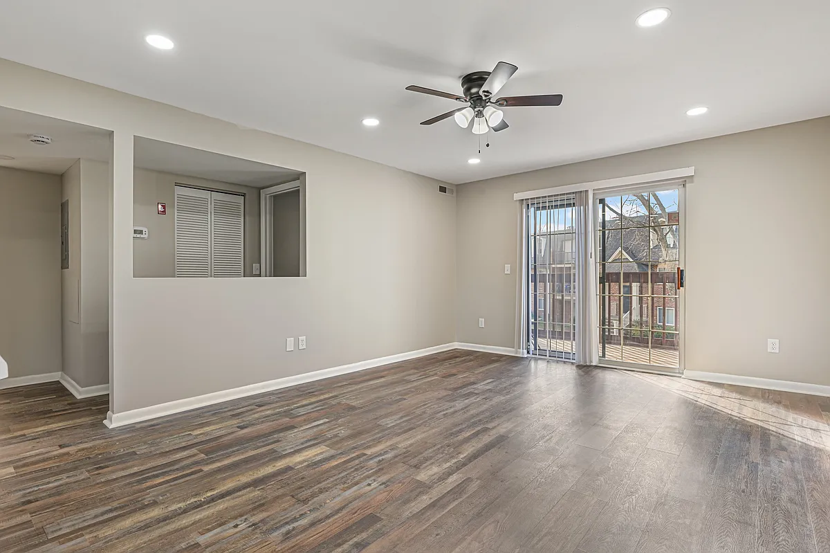 Building Photo - 102 N Caroline Pl #203
